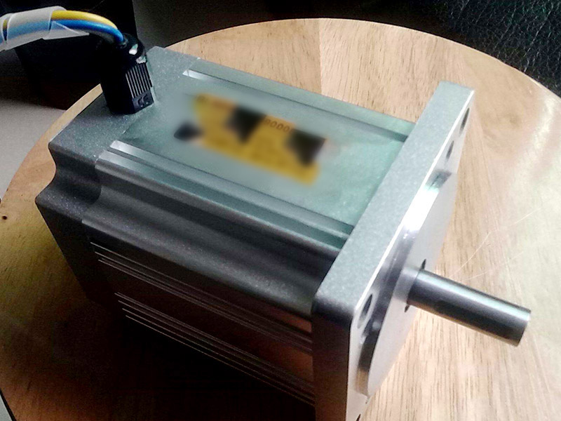 鉆孔機怎么啟動電機和變頻器？